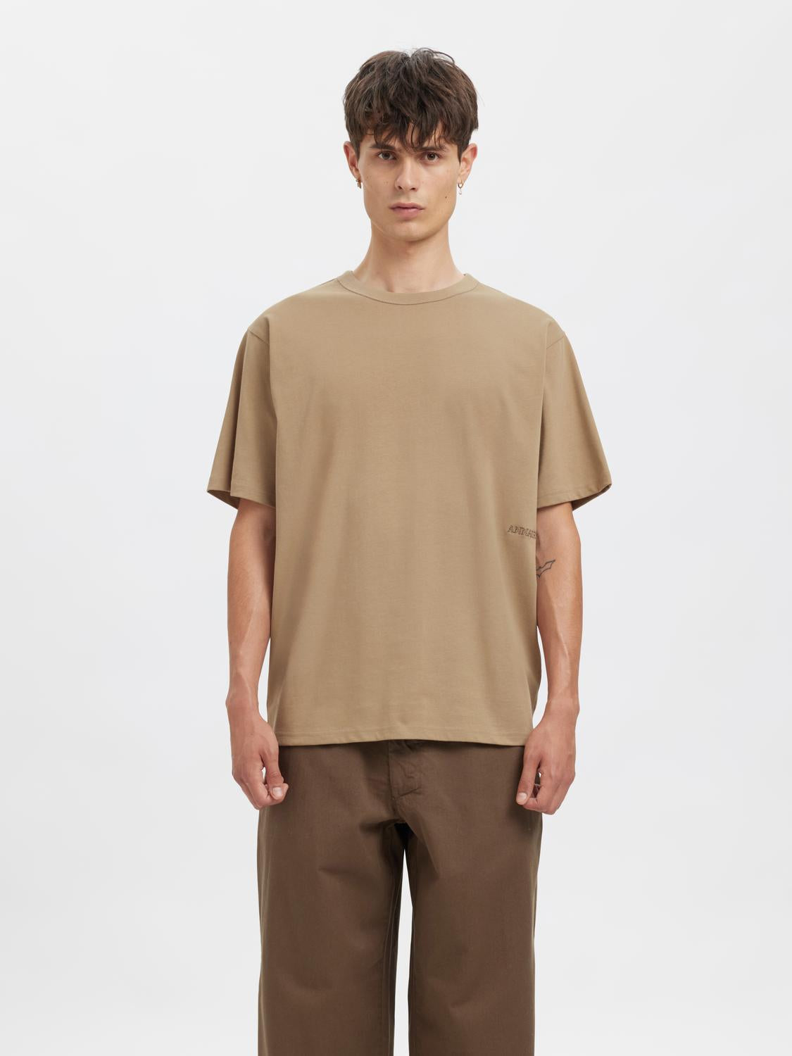 model_shot-front